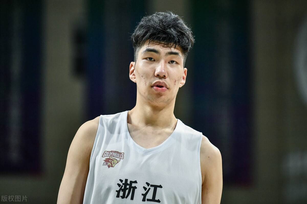 开云体育入口-余嘉豪签约西甲三年，首季租借西乙，月薪仅2000欧，(2024年首季实际本地生产总值增长多少)